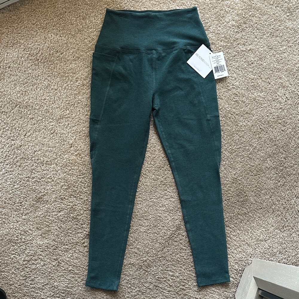 Beyond Yoga Dark Green Leggings, Size Medium